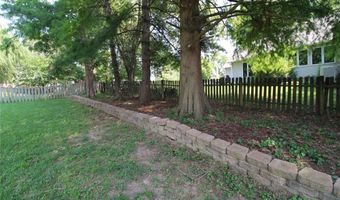 912 Oakwood Farms Ln, Ballwin, MO 63021