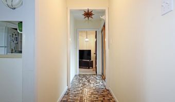 222 Red Hill Rd, Middletown, NJ 07748