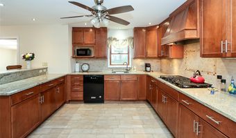 114 Hilldale Rd, Albertson, NY 11507