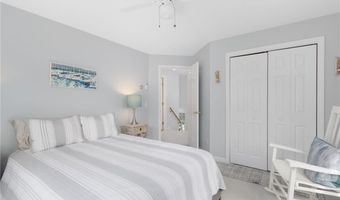 28 Wilbur Ave, Newport, RI 02840