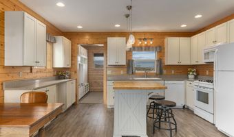 52 Road 8UC, Clark, WY 82435