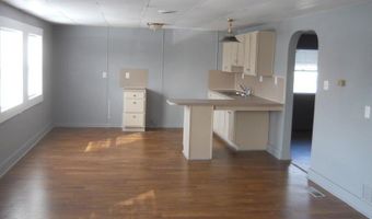 17 W Locust St, Aurora, MO 65605