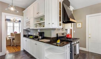 60 Division St, Newport, RI 02840