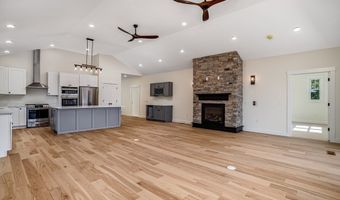 74 Lakeshore Dr, Ashburnham, MA 01430
