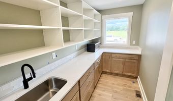 8296 Kettle Oak Dr SE, Alto, MI 49302