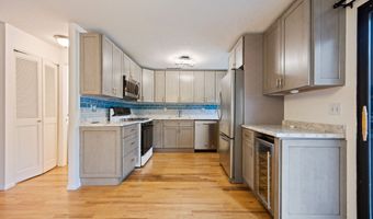 10 Ives Hill Ct 10, Cheshire, CT 06410