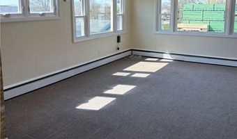 41 Perry Ave, Middletown, RI 02842