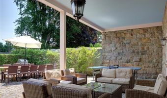 2 Hazard Ave, Newport, RI 02840
