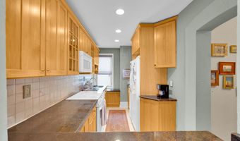 400 Deal Lake Dr 7J, Asbury Park, NJ 07712