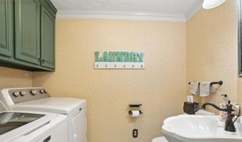 35 Shaw Dr, Bedford, NH 03110