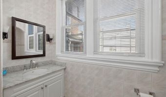 542 W Walnut St 1R, Allentown, PA 18101