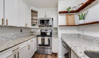 585 Mananai Pl 26U, Honolulu, HI 96818