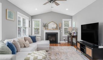 101 Austin Meadows Ln, North Kingstown, RI 02852
