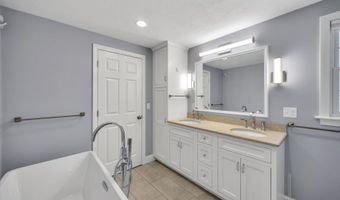 52 Clubhouse Dr, Bourne, MA 02532