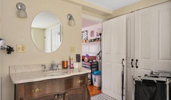 16 School St, North Smithfield, RI 02896