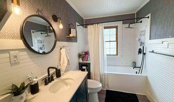 327 E 16th St, Baxter Springs, KS 66713