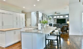 460 Club Dr, Aurora, OH 44202