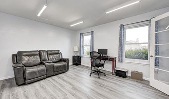 555 Hyannis Dr, Avon, IN 46123