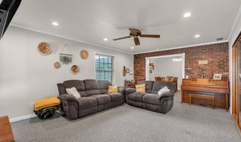 2 Oakmont Ct, Beech Grove, IN 46107