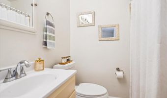 5005 BATTERY Ln #1, Bethesda, MD 20814