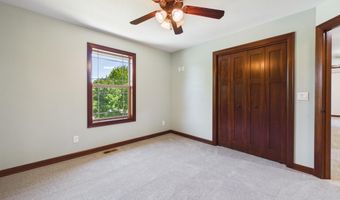 812 S 5th Ave, Brandon, SD 57005
