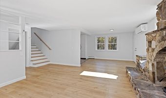 472 Dunn Rd, Belgrade, ME 04917