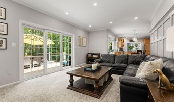 9 Cherry Ln, Bedford, NH 03110