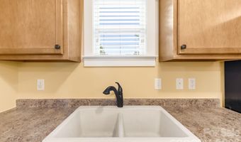 2 Cottage Cove Ln, Asheville, NC 28803
