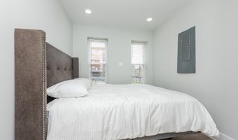 1005 N MOUNT St, Baltimore, MD 21217