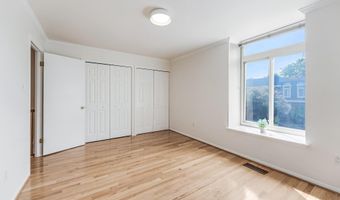 1763 S HAYES St 2, Arlington, VA 22202