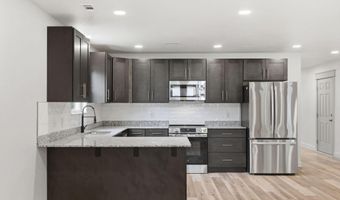 915 S Hudson Ave, Aurora, MO 65605