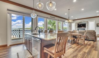 325 Lakeshore Dr, Arnolds Park, IA 51331