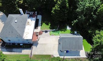 906 Colonial Dr, Albemarle, NC 28001