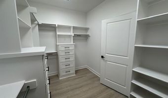 1001 Duke Dr, Bauxite, AR 72011