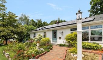 17 Lee St, Cranston, RI 02920