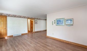915 Sharondale Dr, Amherst, OH 44001