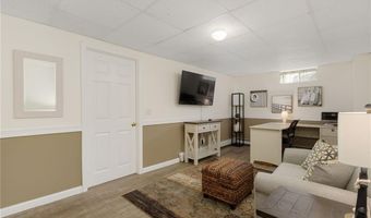 28 Wilbur Ave, Newport, RI 02840
