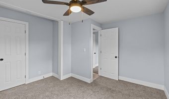 1003 S Rinker Ave, Aurora, MO 65605