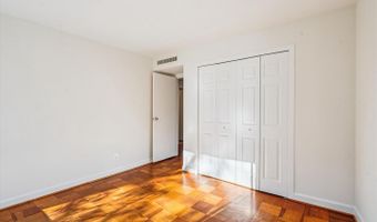5005 BATTERY Ln #1, Bethesda, MD 20814