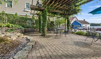 215 N Main St, Alma, WI 54610