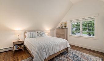 56 Summerfield Ln, Middletown, RI 02842