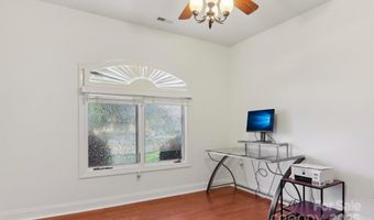 26 Ocaso Dr, Asheville, NC 28806
