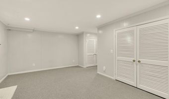 8 SANGAMORE Ct, Bethesda, MD 20816