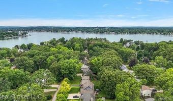 2475 Horace St, West Bloomfield, MI 48324