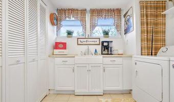 1 Pinehurst Rd, East Providence, RI 02915