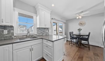 15 Hayes Rd, Amity Harbor, NY 11701