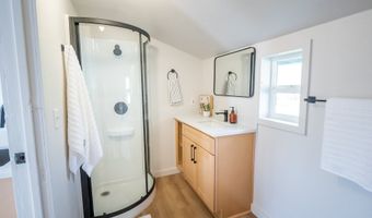 210 DORRIS St, Springfield, OR 97477