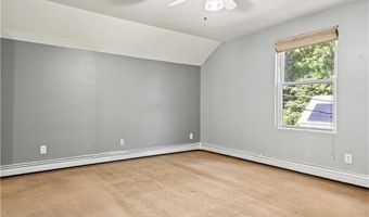 24 Smith St, Lincoln, RI 02865
