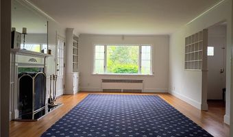 6 Old Pound Hill Rd, North Smithfield, RI 02896