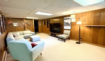 65 Bayberry Ln, East Greenwich, RI 02818